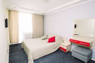 Гостиница Благодать Белокуриха Улучшенный двухместный номер с балконом-2